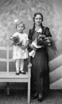 Anežka Večerková (left) with a relative, circa 1936
