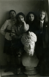 Students of the Republican Art School (Yaroslava is second from the left), 1985
