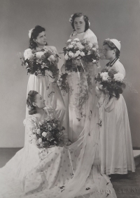 Mother with bridesmaids