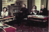 Z pořadu Můj táta byl výtvarníkem, zprava otec Ladislav Urban, Věra Ničová, Ladislav Urban ml, ČTV Ostrava, 1979
