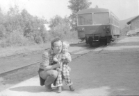 Manžel na rodinném výletě se synem Markem, 1984
