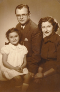 Eva Valentová with parents, 1951