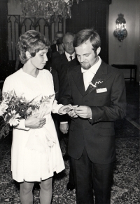 Svatební fotografie - Leoš Mlčák a Jana Vlachovská, Hradec nad Moravicí, 1973