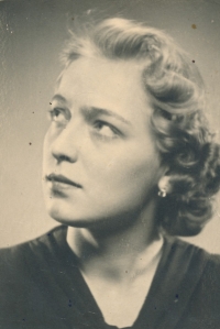 Brigittina matka Elisabeth Ludmila Halewitsch jako studentka v Praze, cca 1944