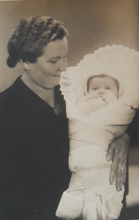 Grandmother with Miluška, Marie's sister, who died in 1945 at three months of pneumonia