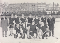 The older pupils of the hockey team HC Becherovka Karlovy Vary in the year 1968, František Bauer on the bottom as the goalkeeper 