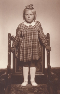 Pětiletá Renata, po odsunu do Hostivic, 1949
