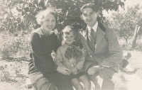 Jiří Berger with his parents, Kobylí, 1934