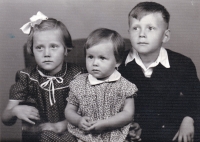Ludmila Jahnová (left) with her brother and sister / around 1957