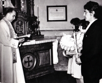 Ludmila Jahnová (with child) / christening of her first daughter Petra / 1973