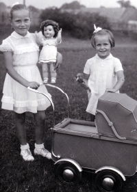 Ludmila Jahnová with her younger sister / Leskovec nad Moravicí / 1959