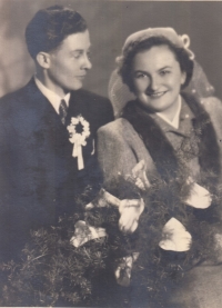 Anděla Plačková with her husband Jaromír in a wedding photo from Zlín in 1951