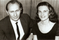 Marta Sturt s manželem Miroslavem v roce 1958, rok po svatbě