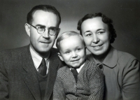 Václav Špale s rodiči (1953)