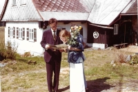 The witness with Zdeněk Páleníček on their wedding day, in front of a holiday home in Lučany, May 5, 1973 

