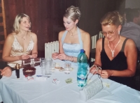 Tři dcery Milana Kynose v roce 2003