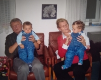 Milan Kynos with his wife and grandchildren in 2003