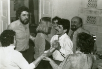 Veselí po výstavě, 70. léta 20. století. Vladimír Vlk stojí vlevo nahoře