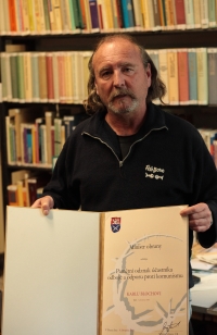 Karel Bloch with his Third Resistance participation certificate