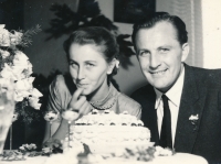 The Kocábs, wedding cake, 1952