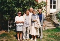 The Kocábs with their granddaughter Lucia in Taizé, on the far right Brother Rudolf, second from the left Brother Dirk