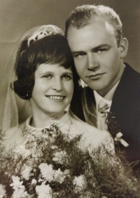 Jindřich Marek in a wedding photo from 1964 with his wife Libuše
