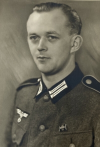 Rudolf Dressler mladší, strýc pamětnice, který zahynul jako příslušník wehrmachtu na východní frontě, snímek z roku 1940