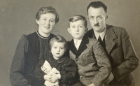 Rodinné foto Pospíšilových, rok 1944