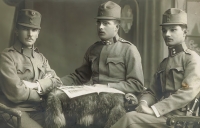 Dědeček Jiří Stadler (vpravo) jako důstojník rakousko-uherské armády, 1917
