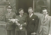 Oficiální svatba rodičů, 1945