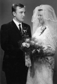 Svatební foto Josefa Kokty a jeho manželky z roku 1969