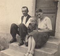Pamětníkovi rodiče Terezie a Medard Pötzlovi v roce 1939