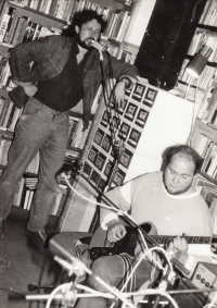 Performance at the Mariánské Lázně town library, 1990s. Left to right: Jiří Fiala, Alois "Fošna" Borsuk on guitar