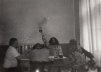 Company in the Na Kubáni restaurant in Mariánské Lázně, 1988