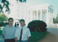Під час поїздки до США. Білий дім, літо 2001 р.
