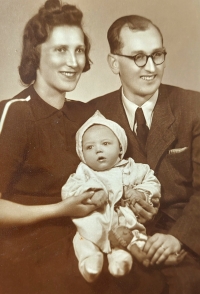 Petr s rodiči, 1942