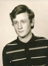 Daniel Fajfr na maturitní fotografii, 1970
