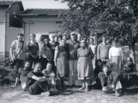 Amálie with participants of Jindřich Štreit's photocourse, 2017