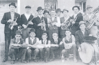 Musicians from Šumice, in the middle in white shirt with clarinet husband Jan