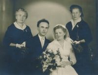 Ludmila a Vítězslav Tůmovi s matkami, 1960