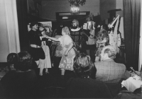 František Dvořák, Radek Pilař (in the background), Eva Natus-Šalamounová, Tomáš Svoboda, Jiří Lípa and Jaroslava Pešicová (left to right) during one of Litografičanka's performances