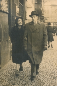 Hana Nettlová and Rudolf Kubát, parents of the witness, 1946