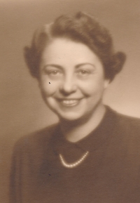 Anna Hellerová-Nettlová, grandmother of the witness, 1930s