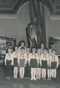 Pioneer Pledge, Eva Hnízdová in the front row, second from the right