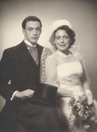 Svatba rodičů pamětnice Hany Nettlové a Rudolfa Kubáta, 1947