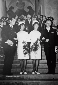 Simultaneous weddings of Hana Bubníková and her sister Jiřina Langová, 2 October 1965