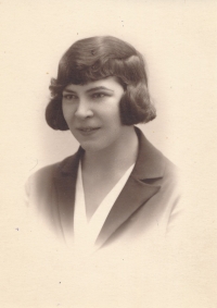 Babička pamětnice Wanda Adamska (*1907 Skierniewice †  2009 Gdaňsk), která vystudovala matematiku na Varšavské univerzitě a na Sorbonně