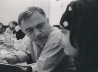 Krystyna Krauze s Karlem Krylem v hostinci U Medvídků v Praze na začátku 90. let 20. století