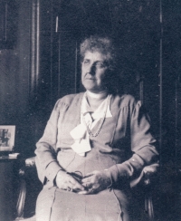 Hraběnka Terezie Seilernová v Přílepech kolem roku 1950