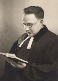 Jan Košťál, otec Daniela Košťála, farář evangelické církve, rok 1944
